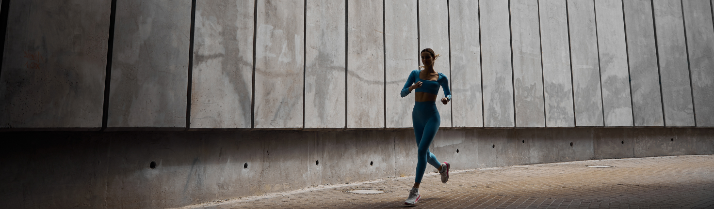 Group of fitness participants exercising outdoors in Dubai during the Dubai Fitness Challenge